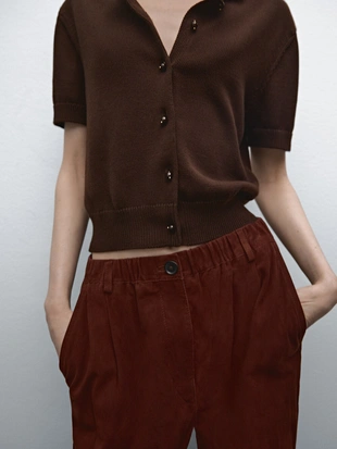 Chocolate|5749/641 - Massimo Dutti Деталь вязаного кардигана на пуговицах
