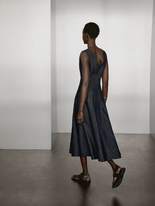 Длинное джинсовое платье с деталями шва- Заказать в России