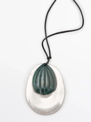 Кожанный ожерелье-подвеска с миндалем- Заказать в России