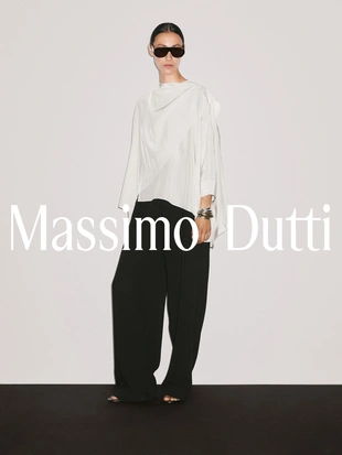 Короткий плавный плащ с деталями на рукавах- Заказать в России