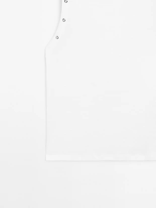 Футболка с круглым вырезом и деталями на люверсах- Заказать в России