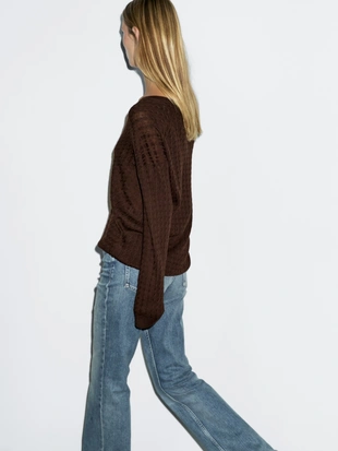 Свитер с косами и V-образным вырезом- Заказать в России