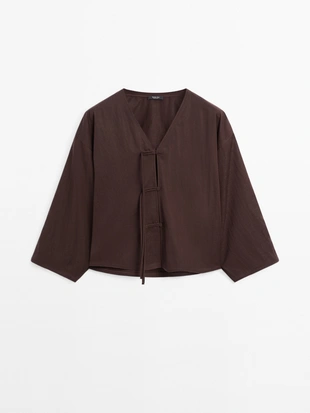 Блузка с короткими рукавами и кружевными деталями- Заказать в России