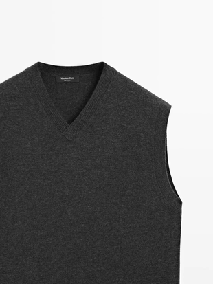 Жилет из шерстяной смеси с V-образным вырезом- Заказать в России
