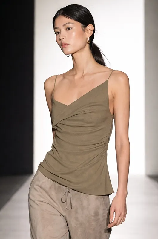 Акцент на асимметрию: пластика линий