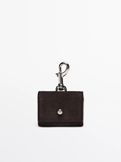 Massimo Dutti Чехол для наушников AIRPODS из разделанной кожи купить с доставкой.