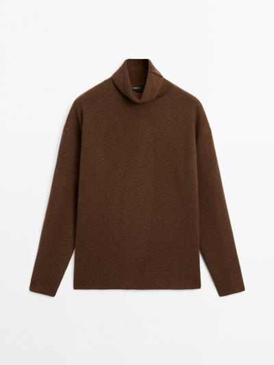 Massimo Dutti Свитер с высоким воротником из шерстяной смеси купить с доставкой.
