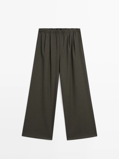 Широкие брюки с вытачками и эластичным поясом