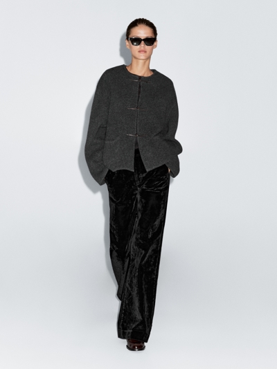 Massimo Dutti Джинсы с завышенной талией и расклешенным кроем с флокированным узором купить с доставкой.