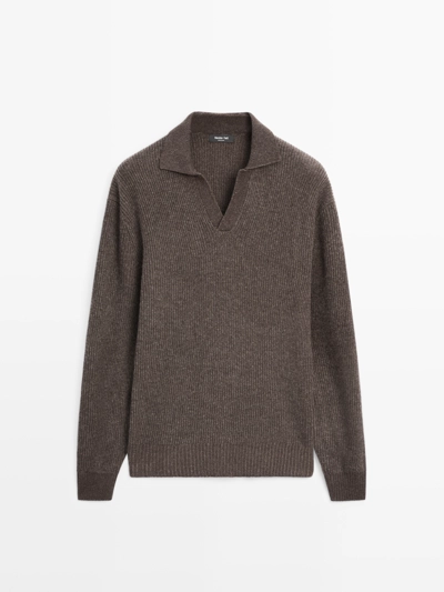 Водолазка-поло из вязаного трикотажа с V-образным вырезом- Заказать в России