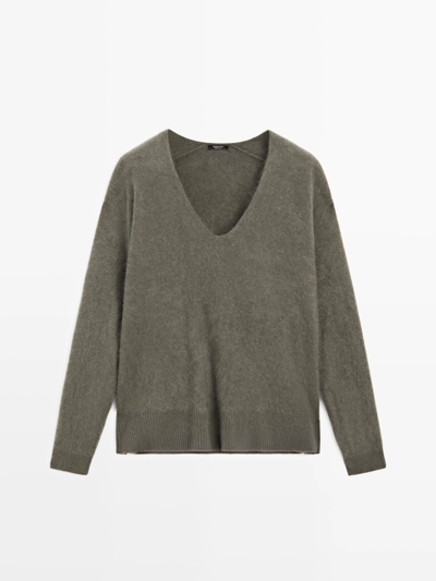 Свитер из шерсти и кашемира с V-образным вырезом- Заказать в России