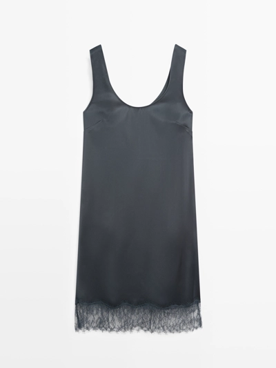 Короткое платье из атласа с летящей тканью- Заказать в России