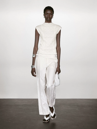 Майка без рукавов с собранными деталями- Заказать в России