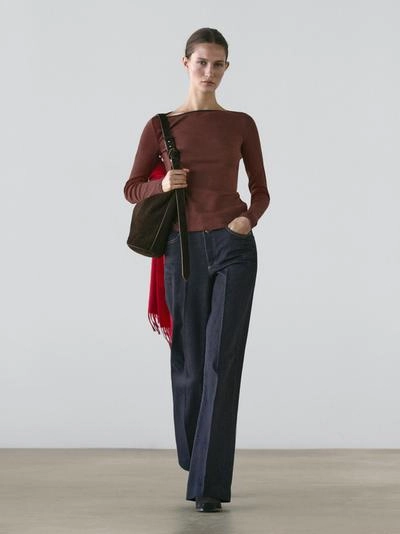 Топ с деталями контрастного цвета