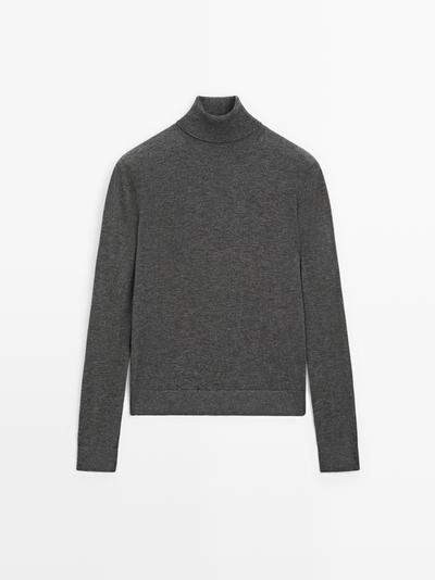 Свитер с высоким воротником из шерстяной смеси