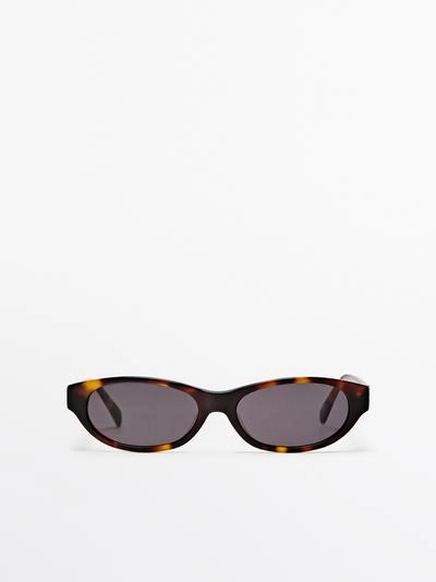 Узкие солнцезащитные очки с эффектом черепаховой панциря