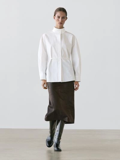 Рубашка с высоким воротником и деталями ленты