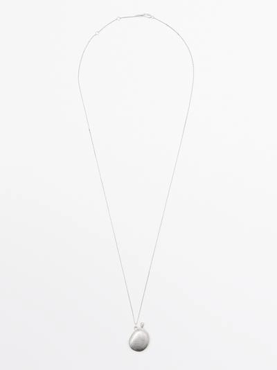 Ожерелье с металлическим подвеской