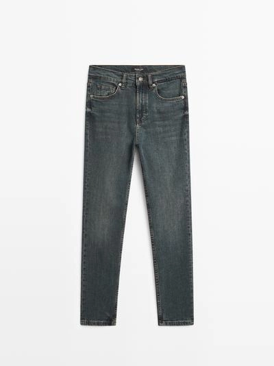 Джинсы средней посадки узкого кроя до середины голени- Заказать в России