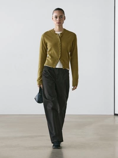 Кардиган из шерсти с покрытыми пуговицами