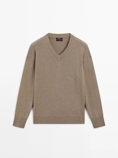 Свитер с V-образным вырезом из 100% кашемира- Заказать в России