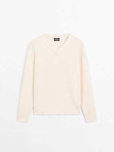 Massimo Dutti Свитер с V-образным вырезом из 100% кашемира купить с доставкой.