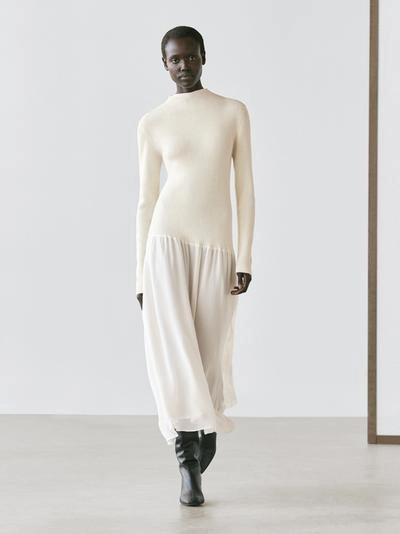 Платье с вязаным верхом и деталями