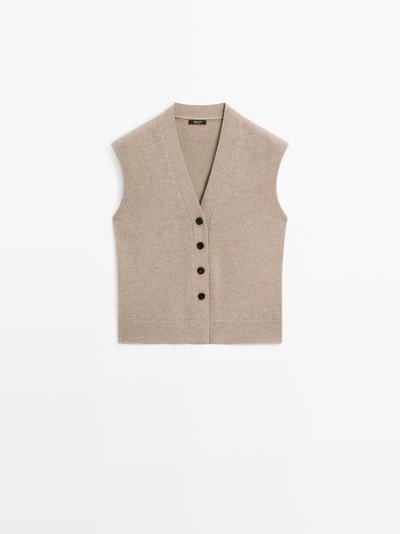 Жилет из вязаного шерстяного микса с V-образным вырезом