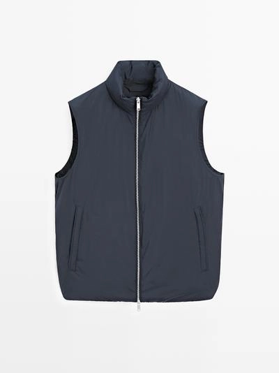 Пуховик без рукавов из ветрозащитного экстра-легкого материала- Заказать в России