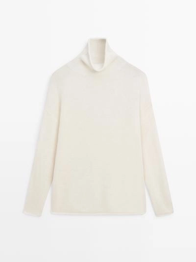 Свитер из шерсти с высоким воротником- Заказать в России