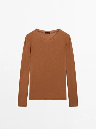 Футболка из 100% хлопка с воротником и деталями