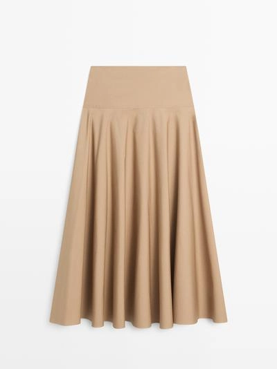 Юбка миди с оборкой на поясе