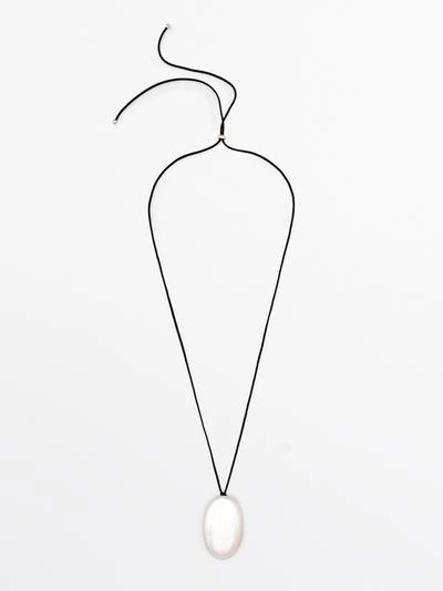 Колье из кожаного шнура с металлическим элементом- Заказать в России