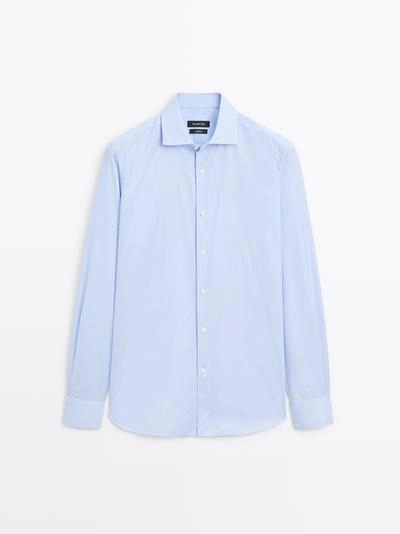 Рубашка из тонкой полосатой ткани в облегающем фасоне