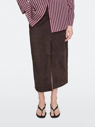 Босоножки на среднем каблуке с разделяющим пальцем- Заказать в России