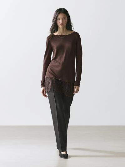 Футболка с длинным рукавом и кружевными деталями