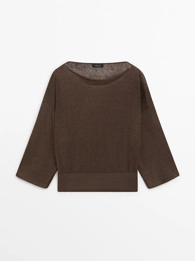 Футболка из льна с лодочным вырезом