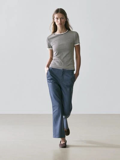 Брюки-клеш облегающего кроя с укороченными штанинами- Заказать в России