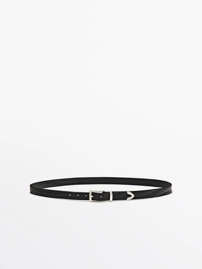 Кожанный ремень с деталями на наконечнике