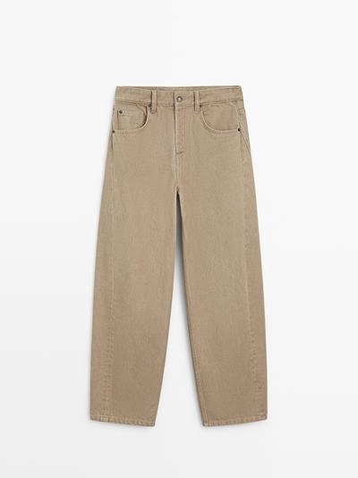 Джинсы с завышенной талией и объемом в районе бедер- Заказать в России