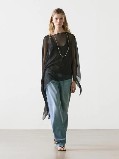 Капа из шелка с асимметричным кроем