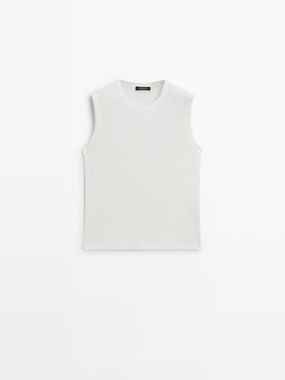 Massimo Dutti Рукаво́й льня́ной футбо́лка без руко́в купить с доставкой.