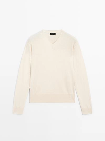 Свитер с v-образным вырезом из шерстяной смеси- Заказать в России