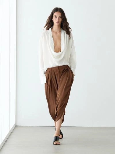 Юбка-шорты из шелковой ткани с защипами