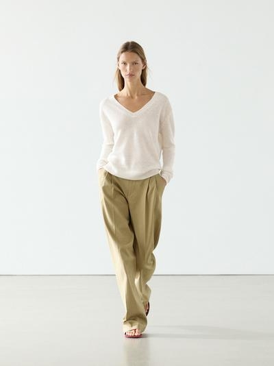 Massimo Dutti Трикотажный свитер с льняным V-образным вырезом купить с доставкой.