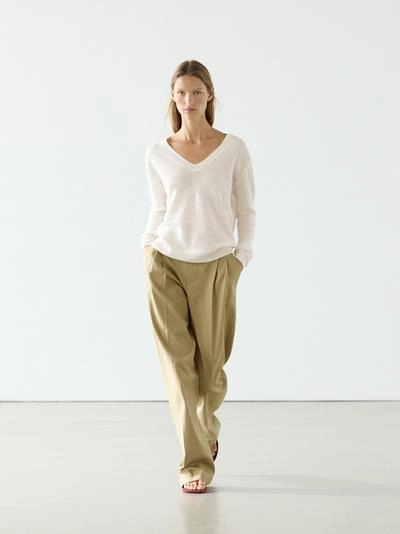 Трикотажный свитер с льняным v-образным вырезом- Заказать в России