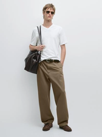 Футболка с v-образным вырезом из 100% хлопка- Заказать в России