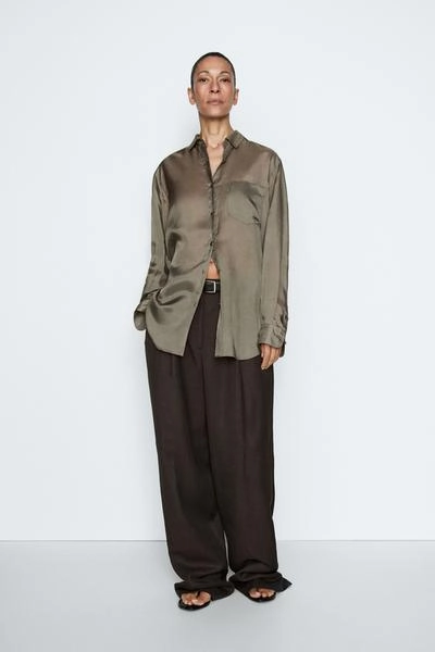 Рубашка из текучего атласа с карманом - studio- Заказать в России