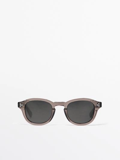 Солнцезащитные очки круглой формы