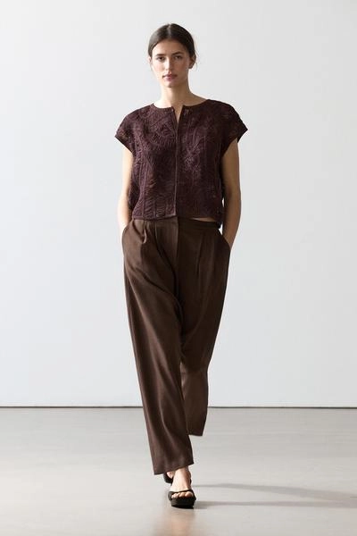 Жилет вязаный крючком- Заказать в России